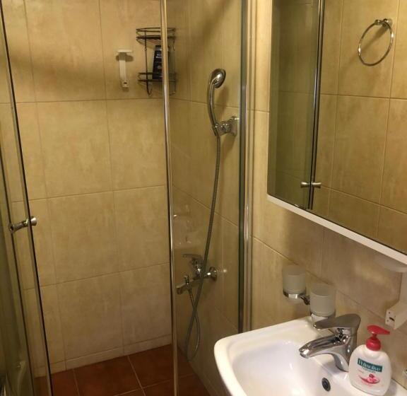 اتاق استاندارد یک نفره, Royal