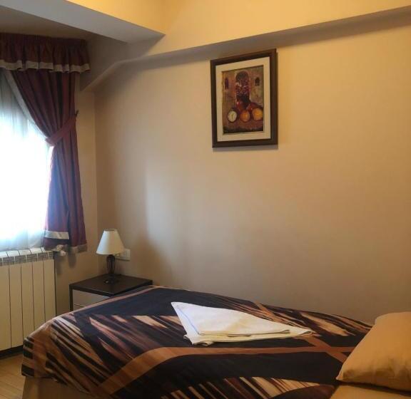 اتاق استاندارد یک نفره, Royal