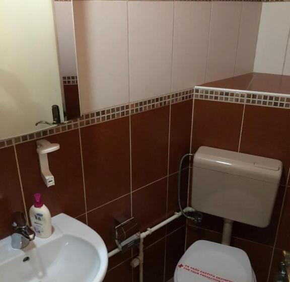 اتاق استاندارد سه نفره, Royal