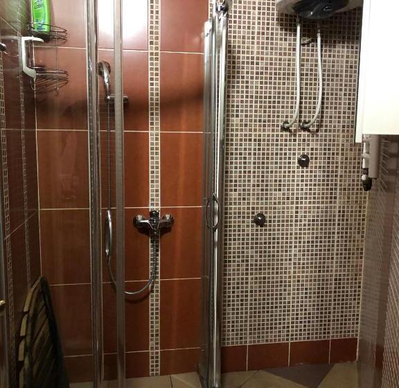 اتاق استاندارد سه نفره, Royal