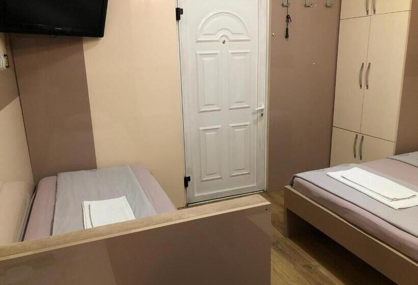 اتاق استاندارد سه نفره, Royal