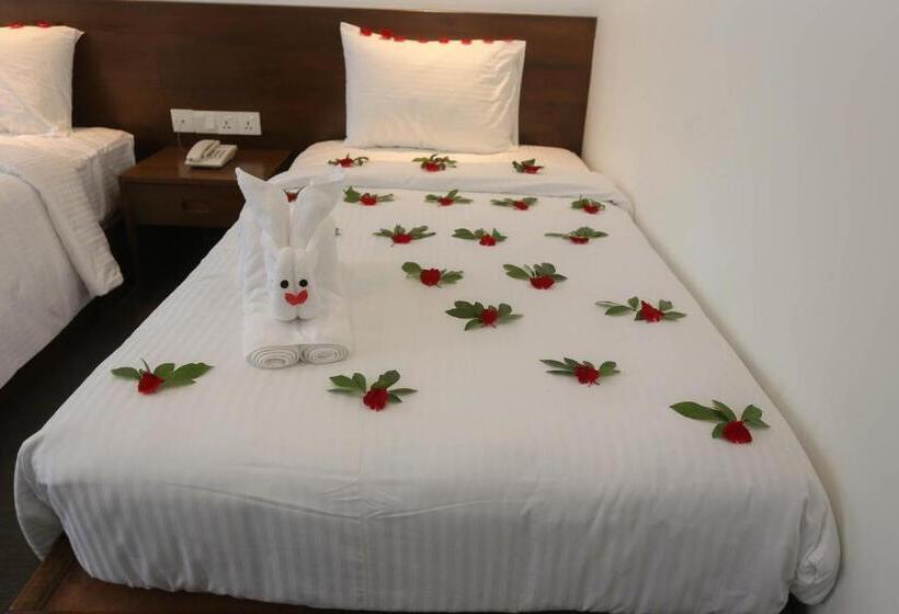 اتاق سوپریور, Yangon Win