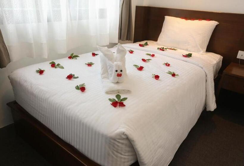 اتاق سوپریور, Yangon Win