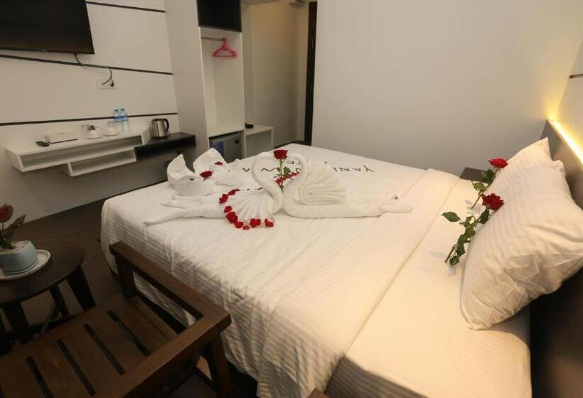 اتاق سوپریور با تخت بزرگ, Yangon Win