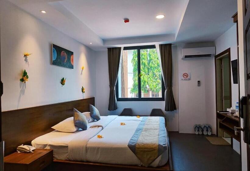 اتاق سوپریور با تخت بزرگ, Yangon Win