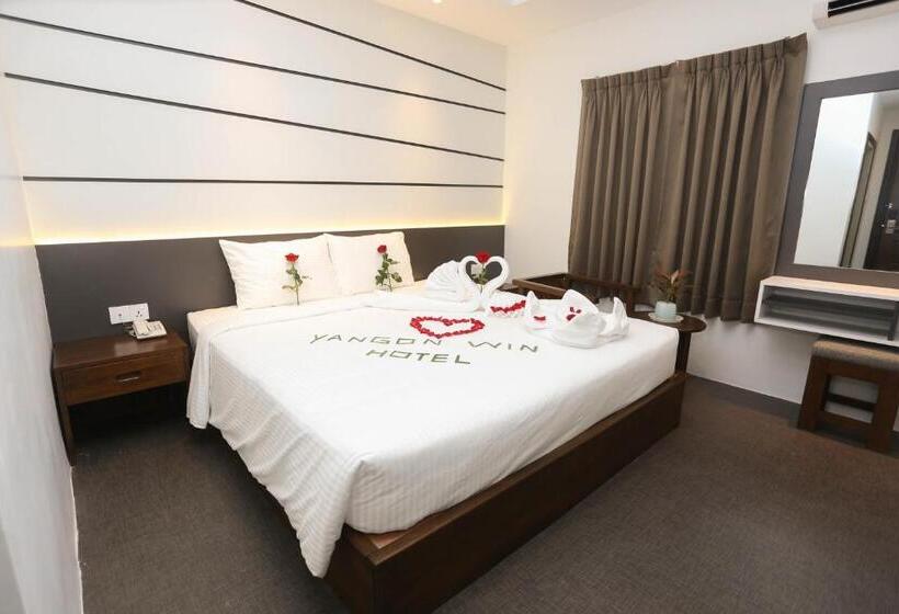 اتاق لوکس, Yangon Win