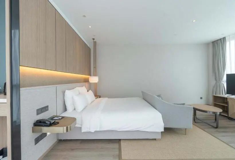 キングサイズベッドのデラックスルーム, Novotel Shanghai Qingpu Excellence