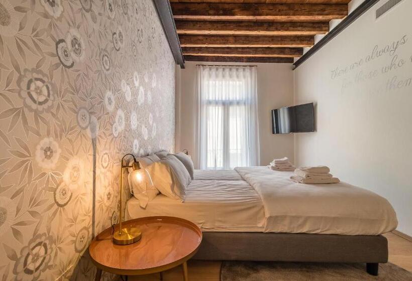 Quarto Basic, Blooms Botanical Rooms