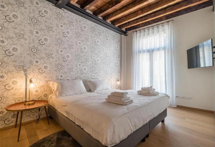 Quarto Basic, Blooms Botanical Rooms