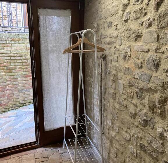 غرفة قياسية, Un Posto