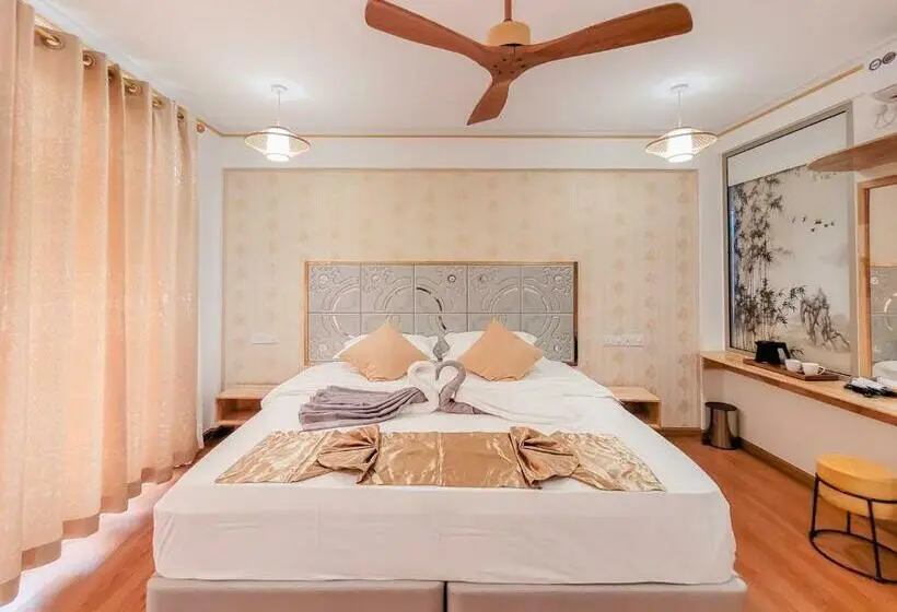 اتاق سوپریور با چشم‌انداز باغ, Jeym Lodge