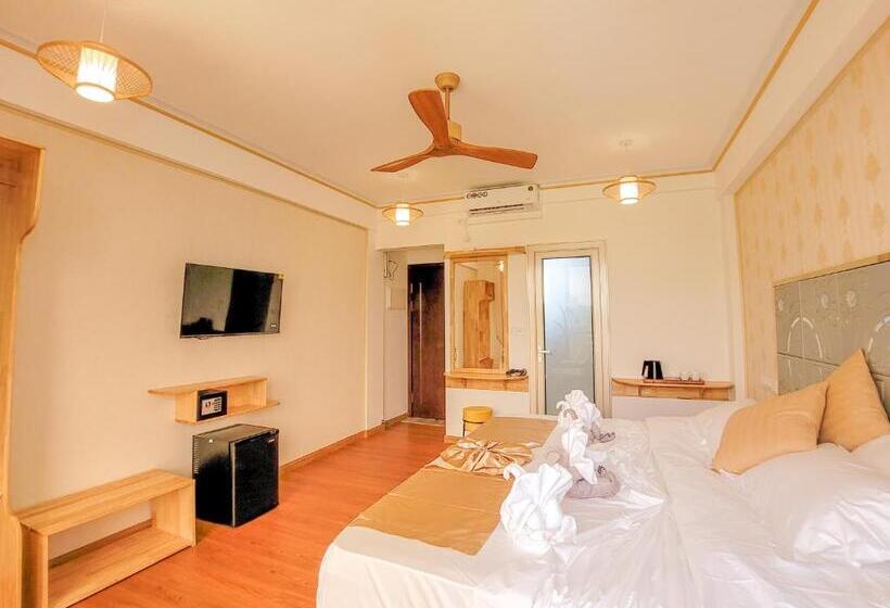 اتاق استاندارد با بالکن, Jeym Lodge