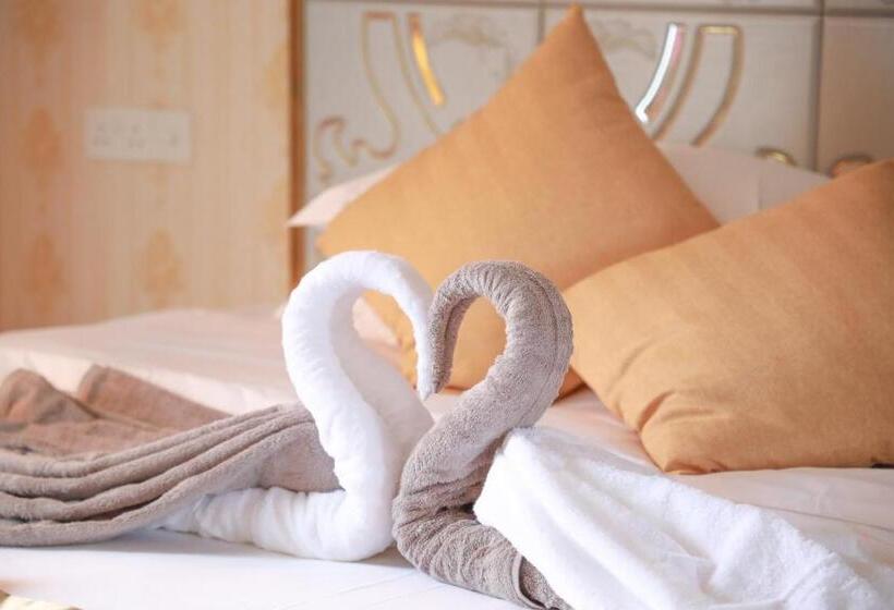 اتاق سوپریور, Jeym Lodge