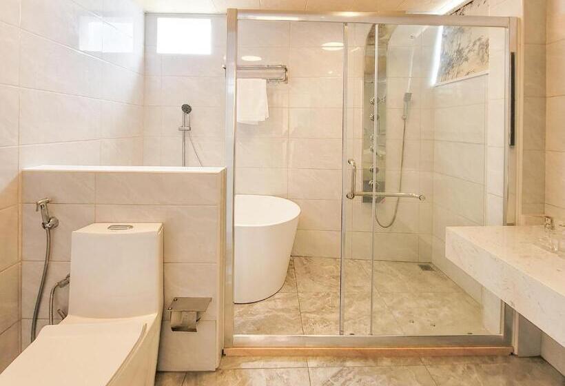 اتاق سوپریور, Jeym Lodge