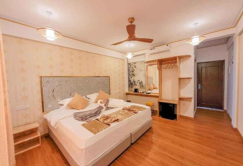 اتاق سوپریور, Jeym Lodge