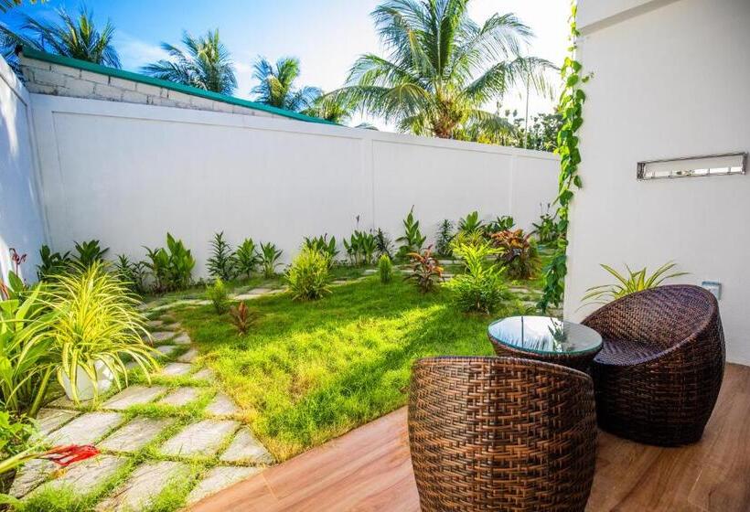 اتاق سوپریور با چشمانداز باغ, Jeym Lodge