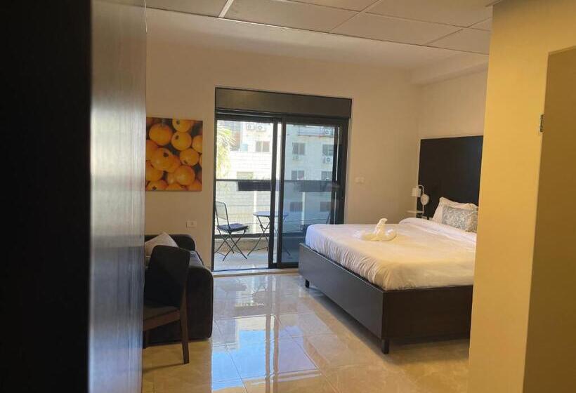 سوئیت با بالکن, Mizirawi Historic