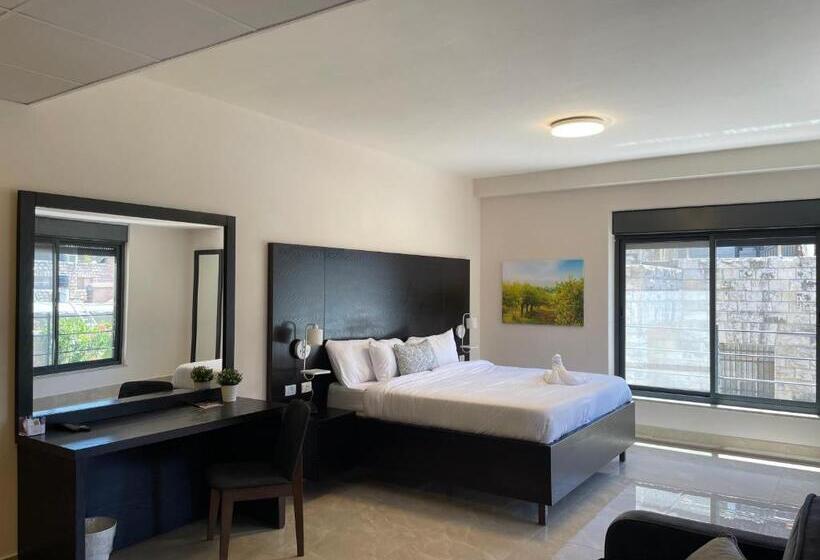 سوئیت با تخت بزرگ, Mizirawi Historic