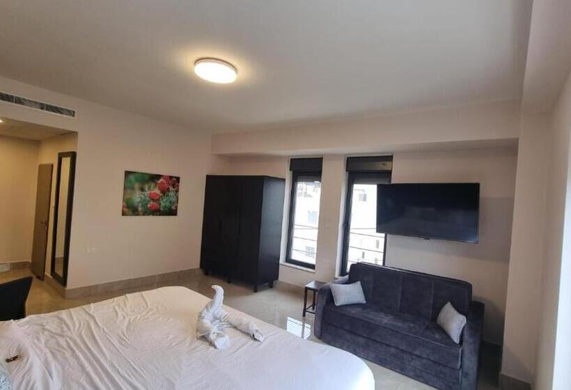 Deluxe Suite King Bed, Mizirawi Historic