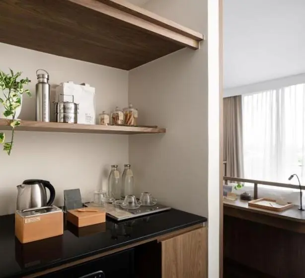 استودیو استاندارد با چشم‌انداز باغ, Neera Retreat