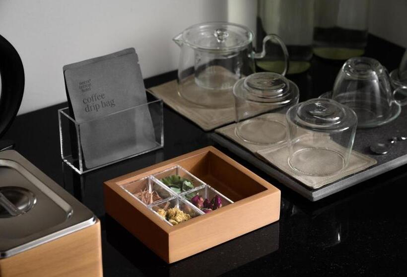 스탠다드 스튜디오 정원 전망, Neera Retreat