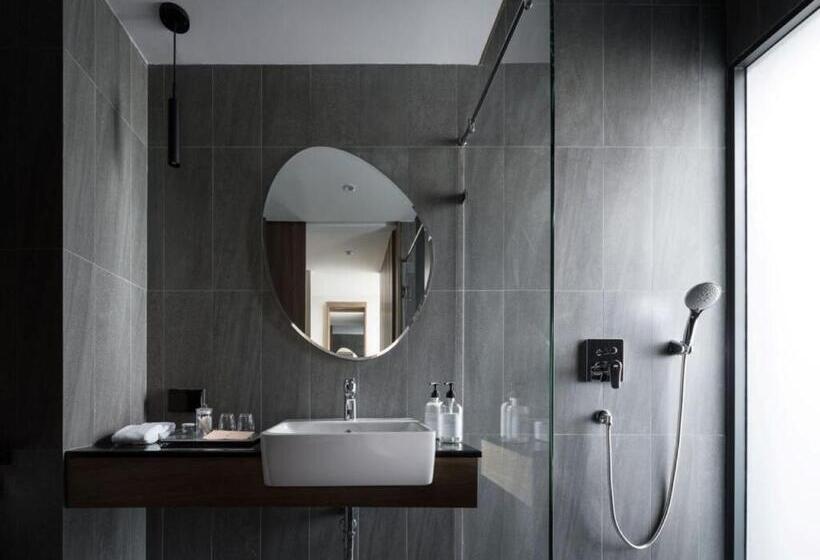 스탠다드 스튜디오 정원 전망, Neera Retreat