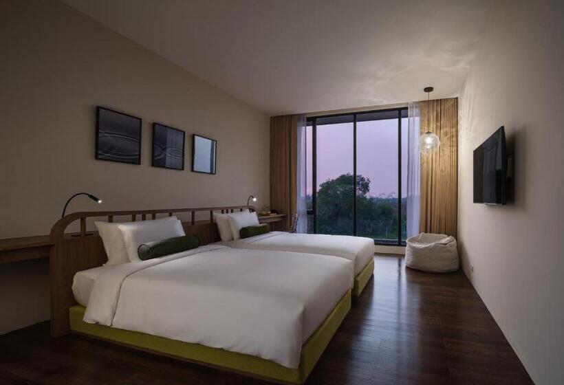 스탠다드 스튜디오 정원 전망, Neera Retreat