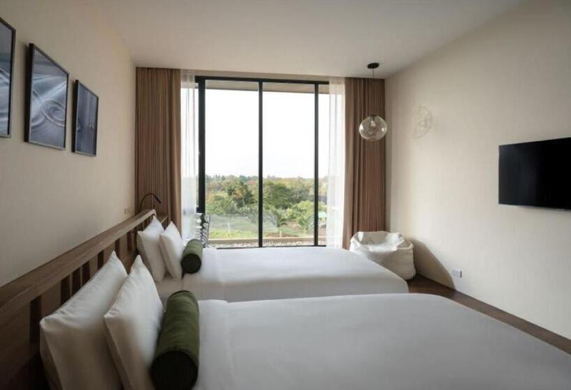 스탠다드 스튜디오 정원 전망, Neera Retreat