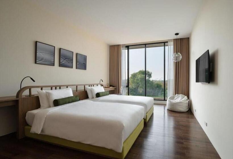 스탠다드 스튜디오 정원 전망, Neera Retreat