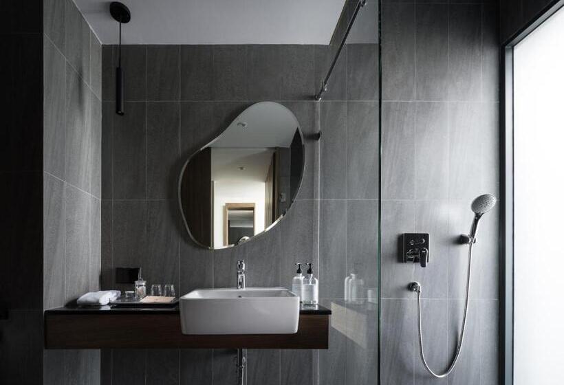 디럭스 룸, Neera Retreat