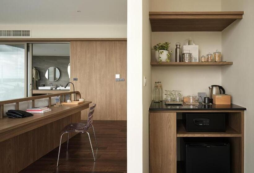 강 전망 스위트, Neera Retreat