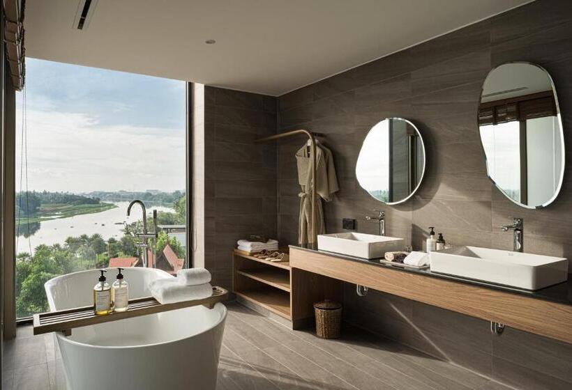 강 전망 스위트, Neera Retreat