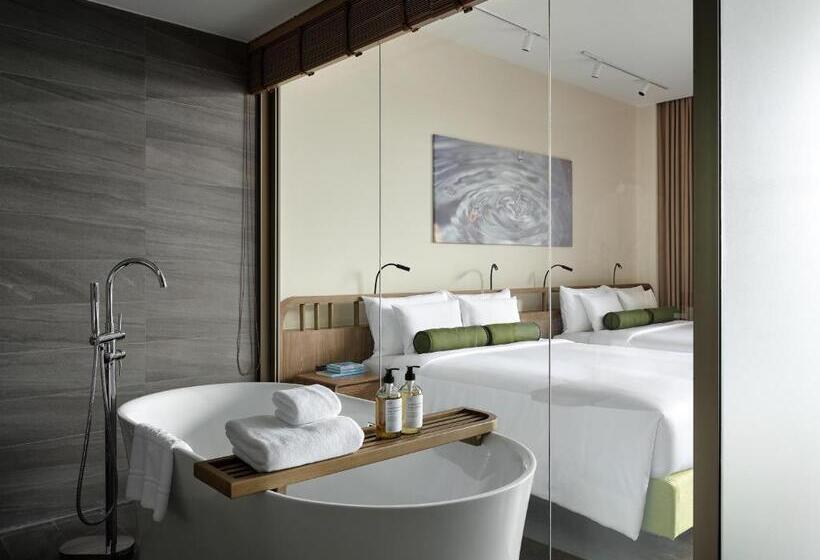 패밀리 스위트, Neera Retreat