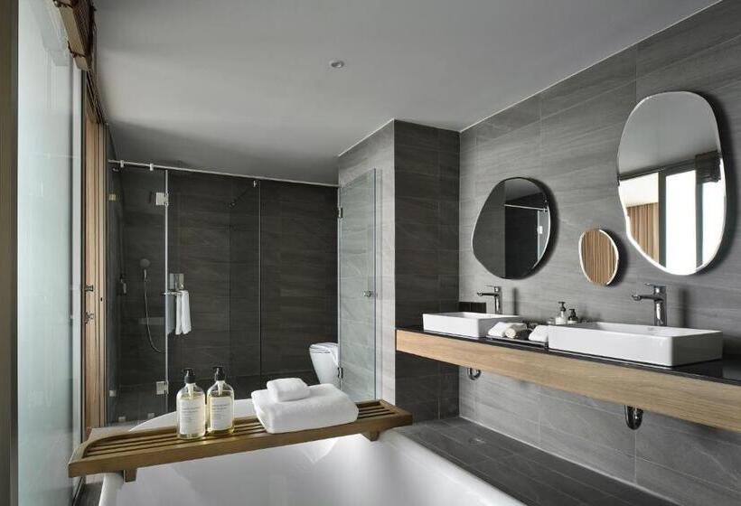 패밀리 스위트, Neera Retreat