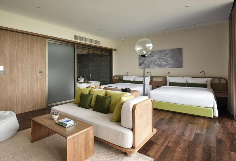 패밀리 스위트, Neera Retreat