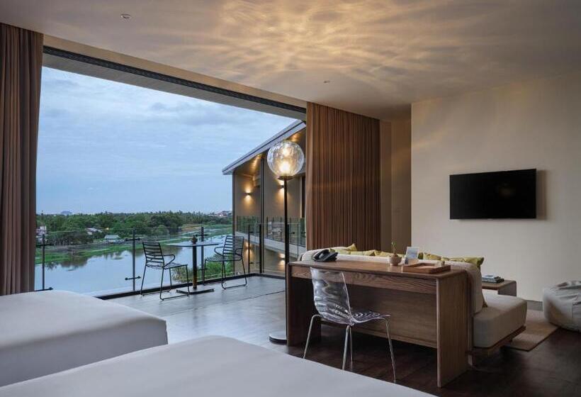 패밀리 스위트, Neera Retreat