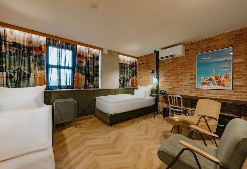 اتاق استاندارد, One66