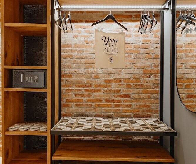 اتاق سوپریور, One66