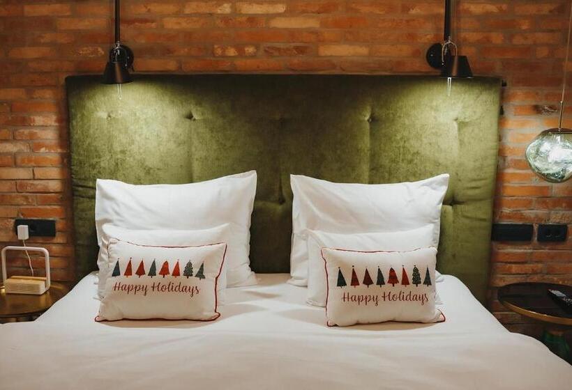 اتاق سوپریور, One66