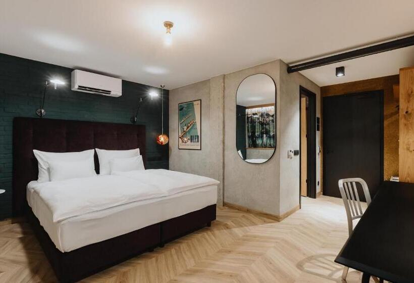 اتاق استاندارد, One66