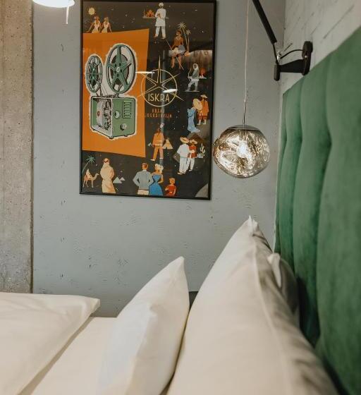 اتاق استاندارد, One66