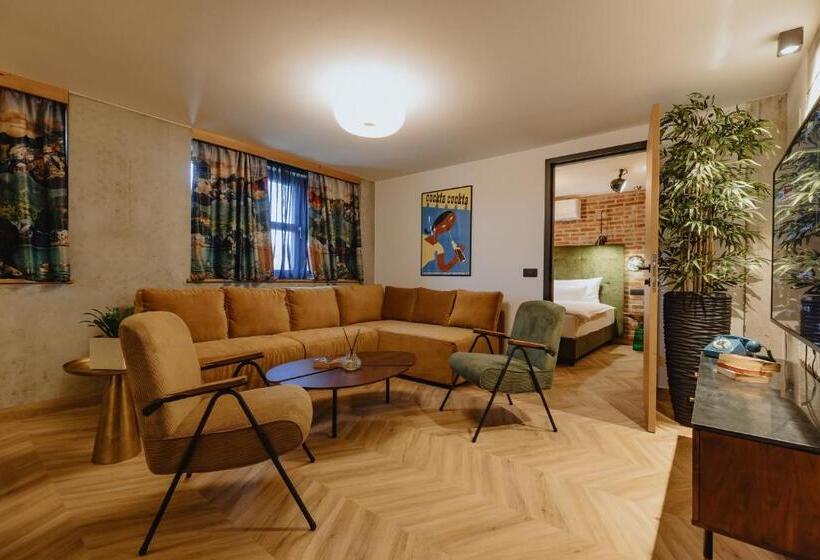 آپارتمان 2 خوابه, One66