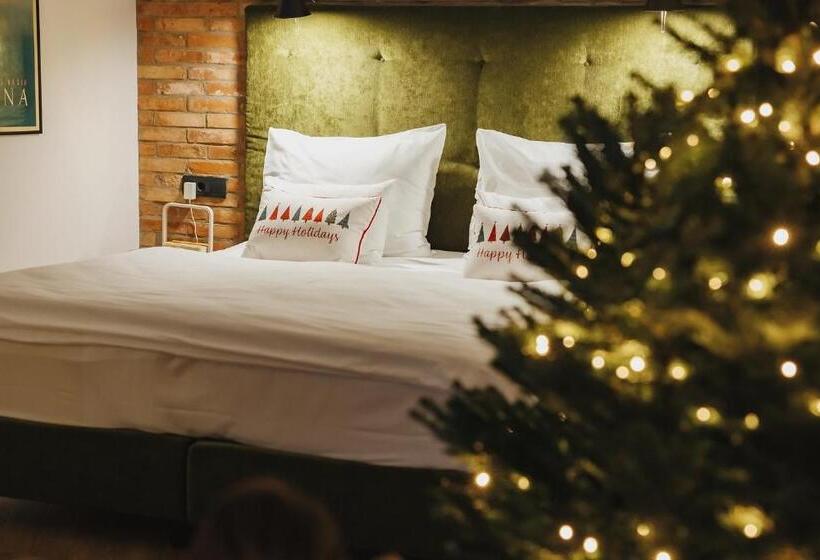 اتاق سوپریور, One66