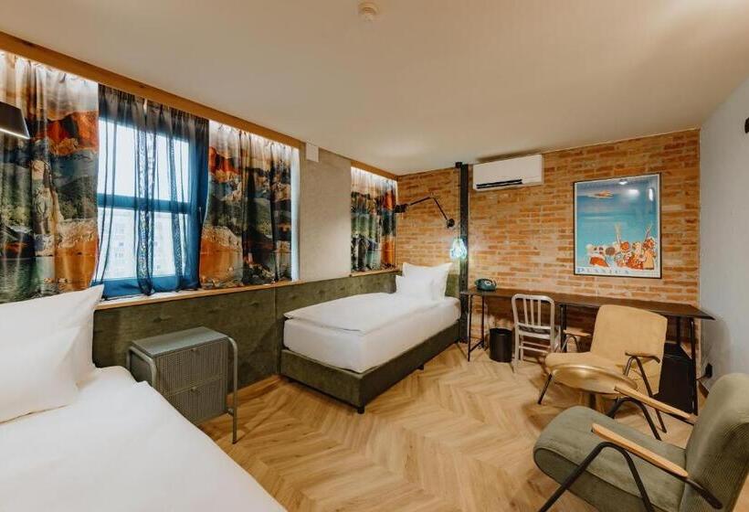 اتاق استاندارد, One66