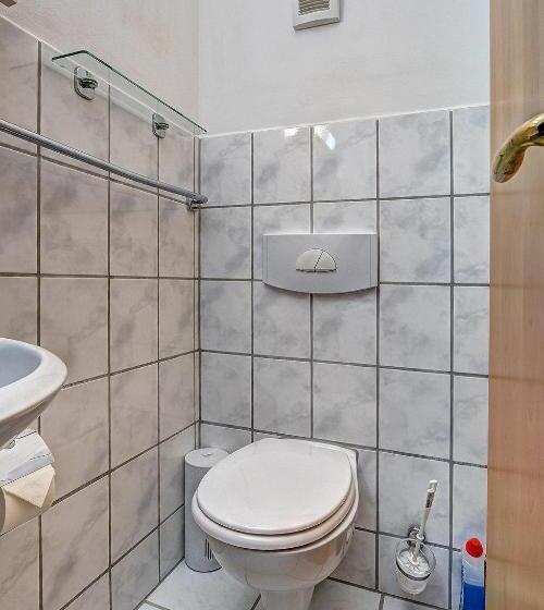 آپارتمان 1 خوابه با تراس, Pension Mittag