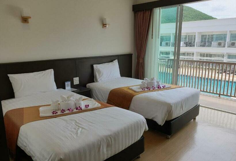 اتاق استاندارد با چشم‌انداز استخر, Swan Lake Hotel Sattahip