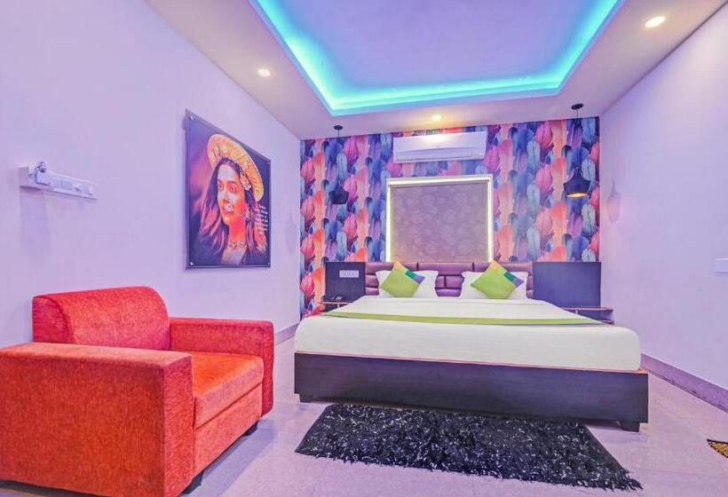 Quarto Estandar, Treebo The Bollywood