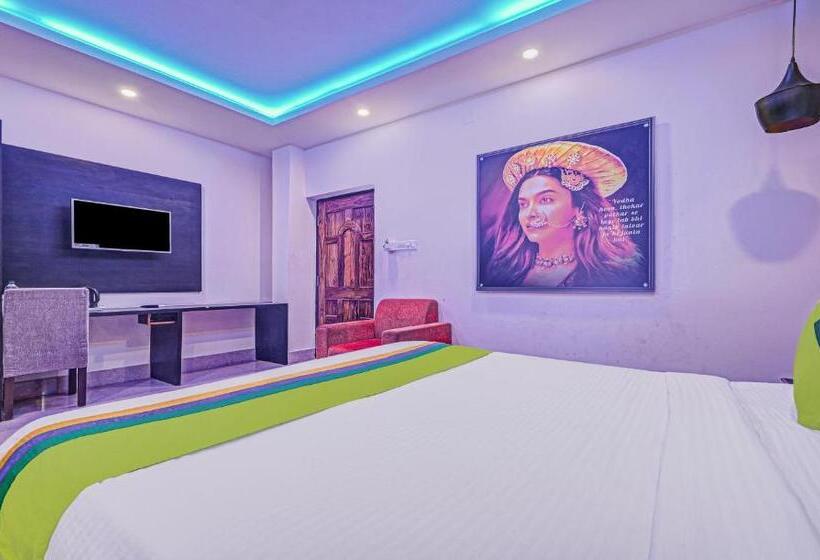 Quarto Estandar, Treebo The Bollywood