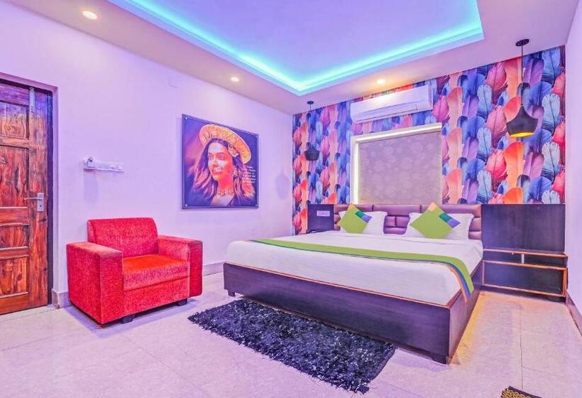 Quarto Estandar, Treebo The Bollywood