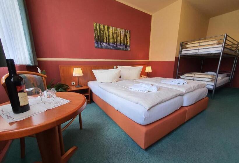 Номер Стандарт Трехместный, Altstadthotel Ilsenburg